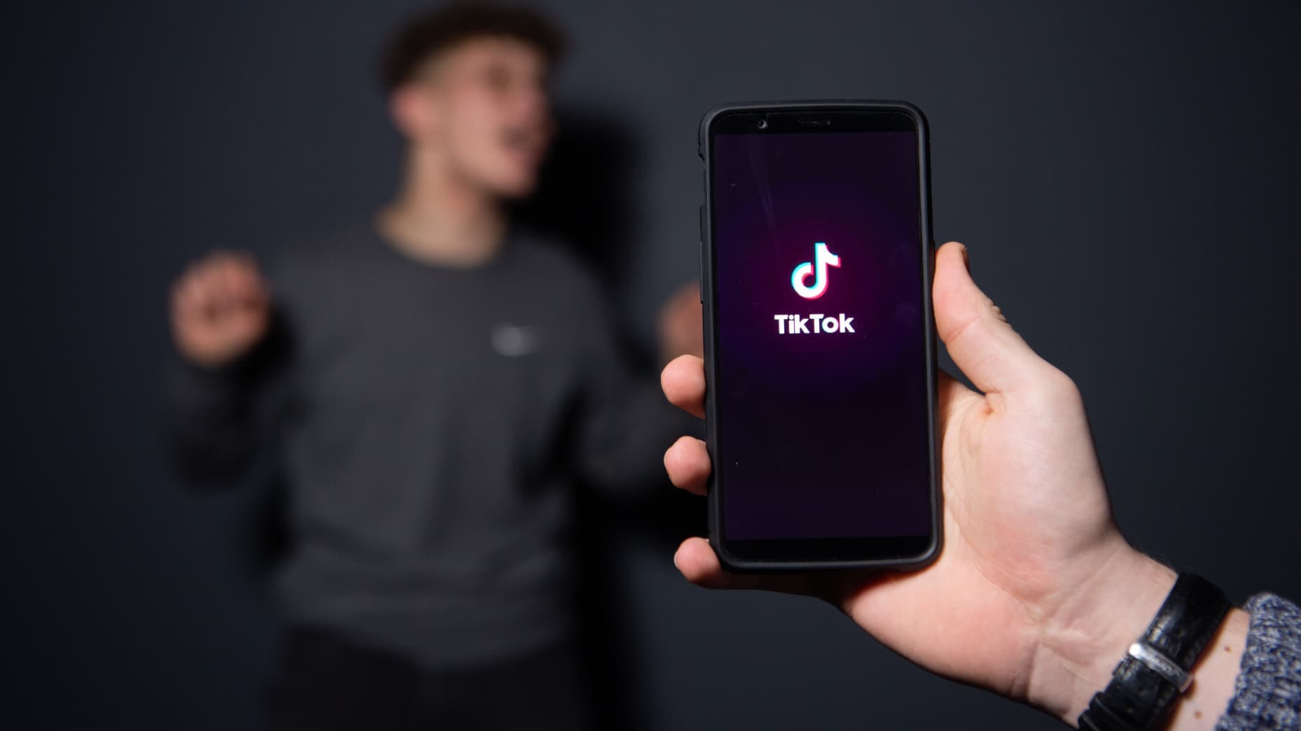 AboLöwe zeigt, wie du TikTok Views kaufen kannst, ohne die Plattform zu riskieren