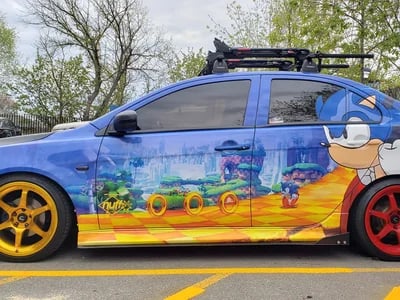 Zeigen Sie Ihre dunkle Seite mit einer Joker Folierung im Anime-Stil