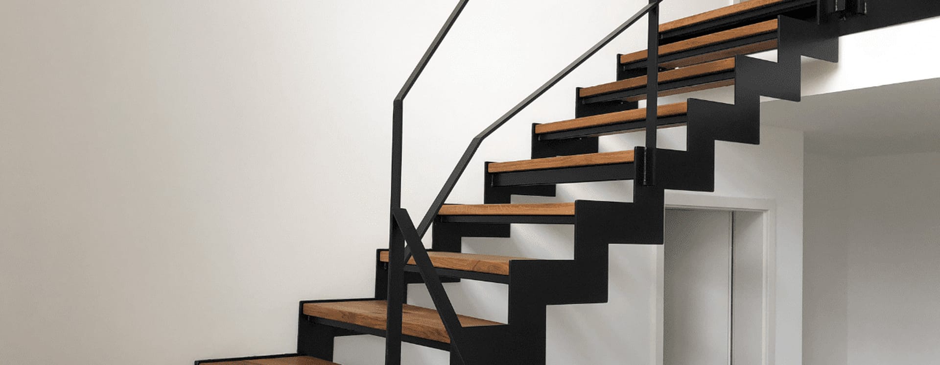 Treppe konfigurieren: Vergleichen Sie verschiedene Treppenarten und -materialien